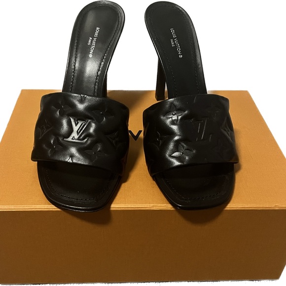 Black Louis Vuitton heel - Picture 1 of 4